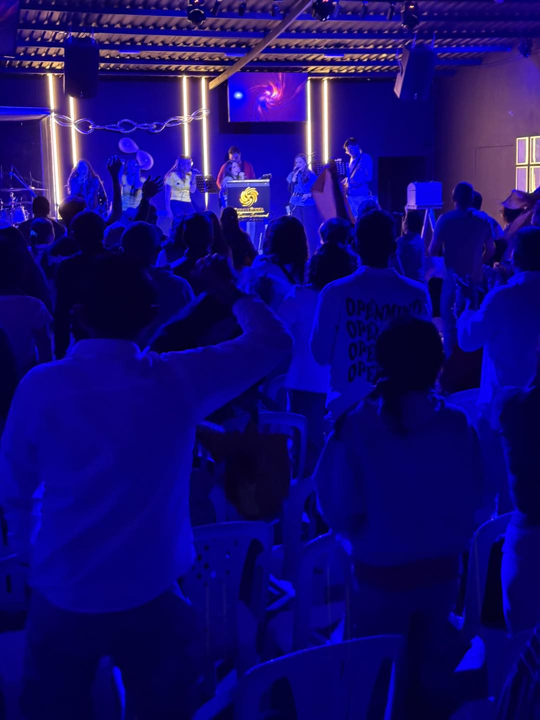 Congregación en adoración