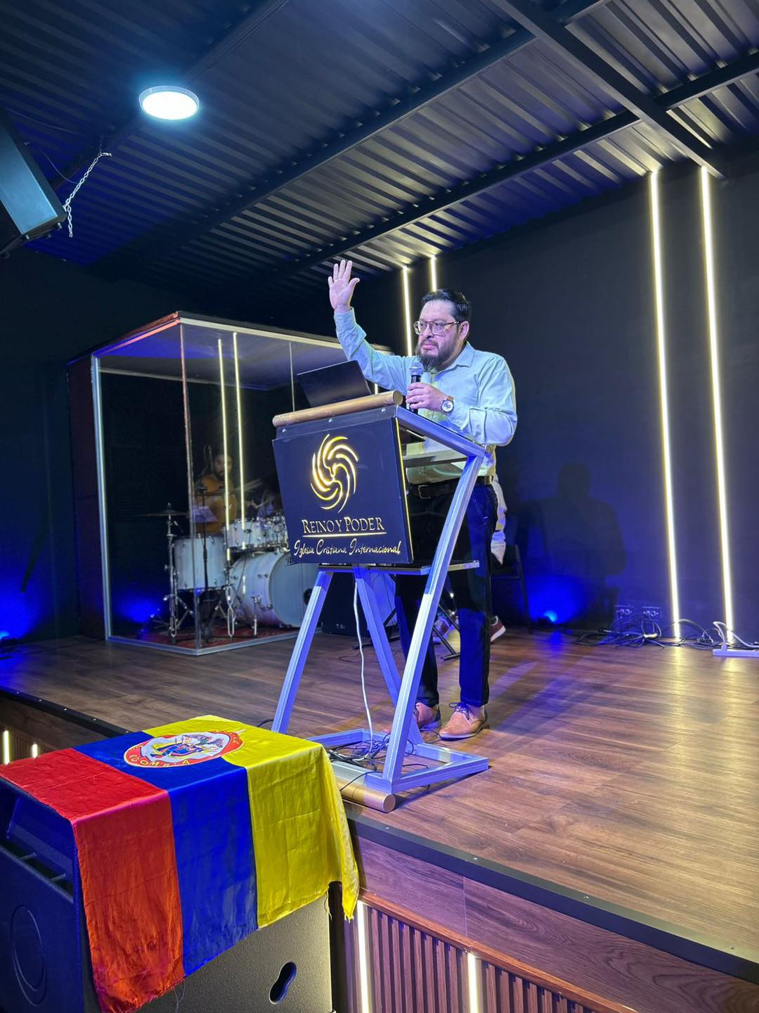 Pastor predicando